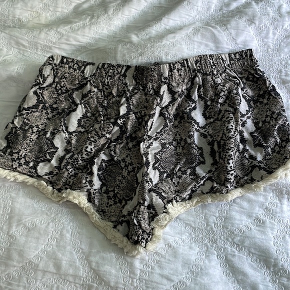 Snake print sleep shorts with fringe boho summer - Picture 4 of 4